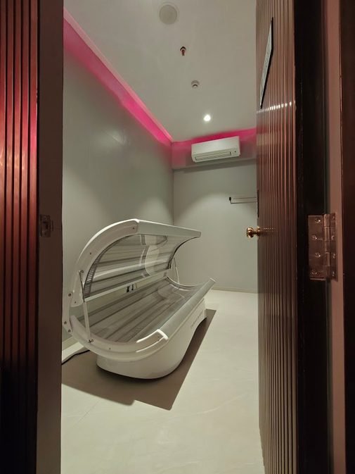 Red light therapy room at Fitness Extreme Andheri West